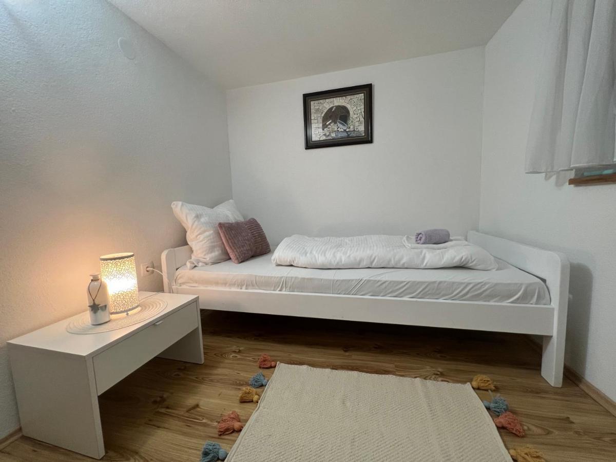 Apartment Katalin Корнич Екстер'єр фото