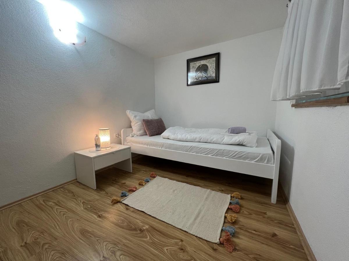 Apartment Katalin Корнич Екстер'єр фото